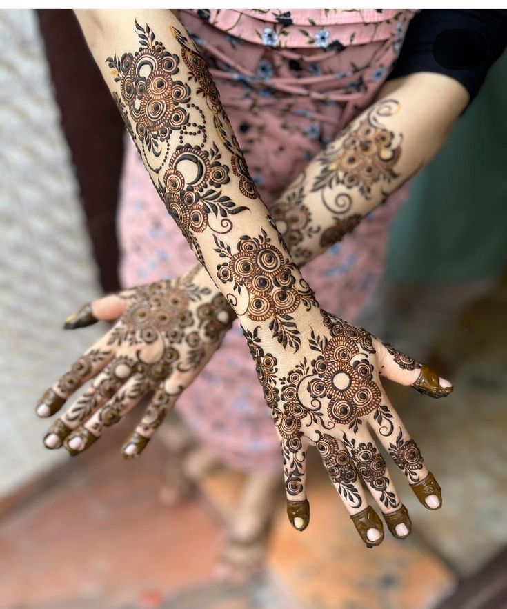 Full Hand Modern Mehndi Design 11