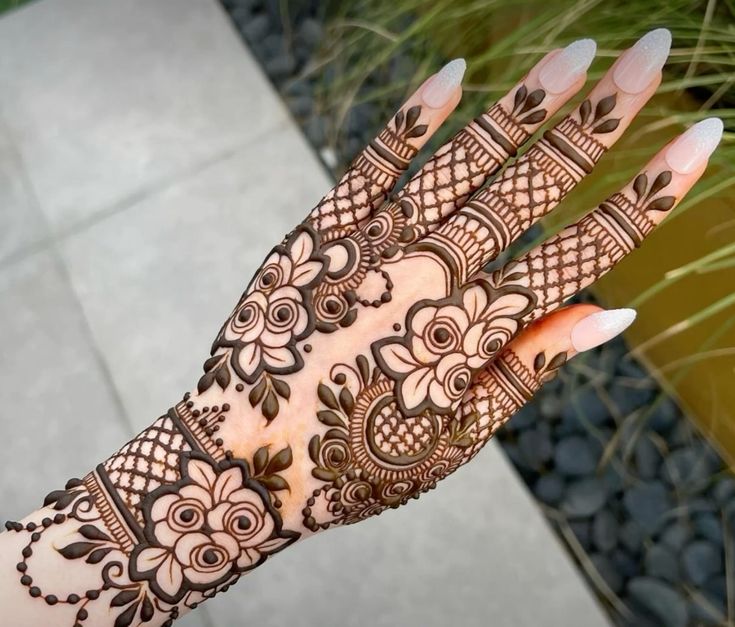 Full Hand Modern Mehndi Design (27)