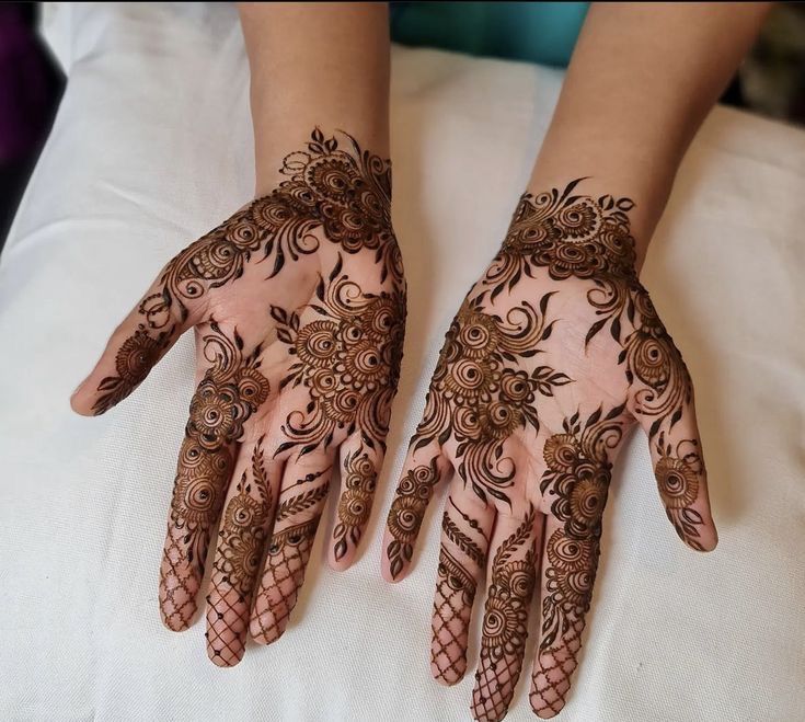 Full Hand Modern Mehndi Design (35)
