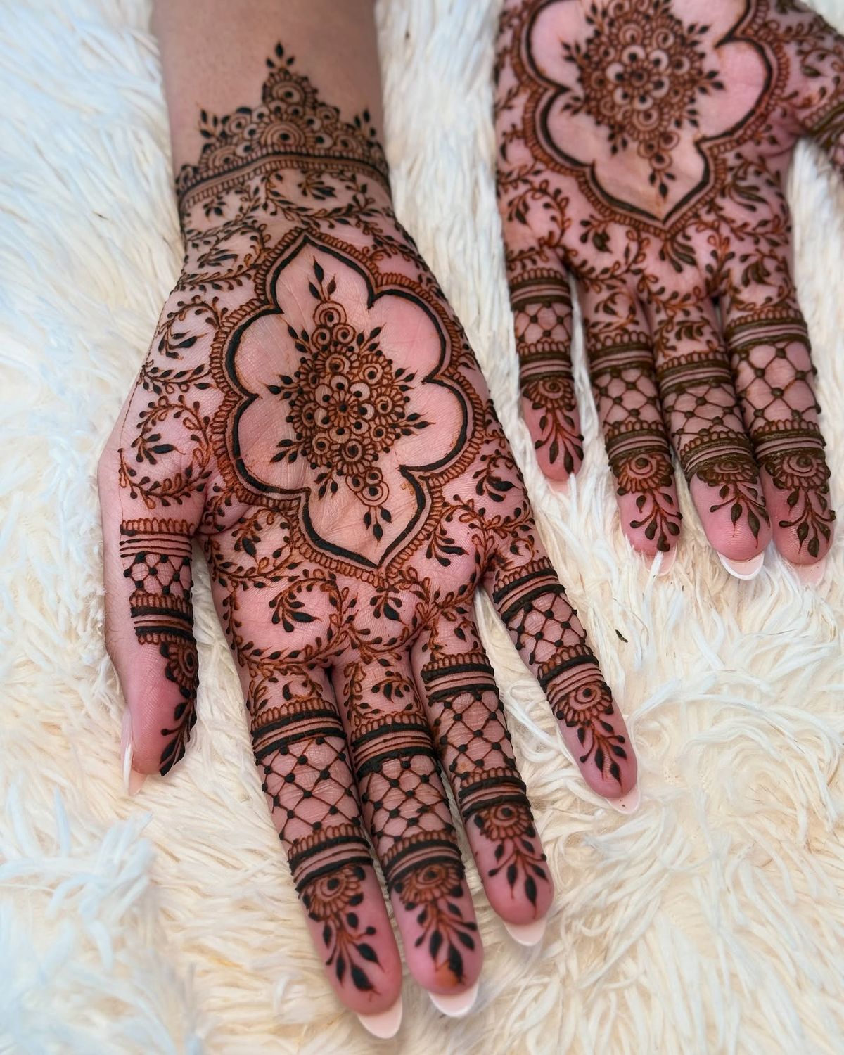 Full Hand Modern Mehndi Design (37)