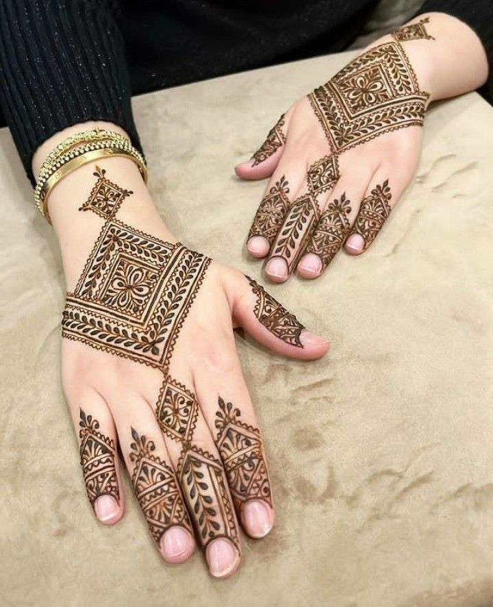 Full Hand Modern Mehndi Design (52)