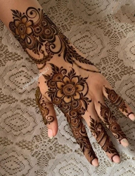 Full Hand Modern Mehndi Design (9)
