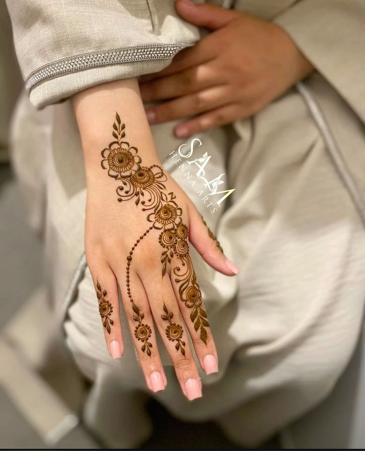 Karva Chauth Mehndi Design (13)