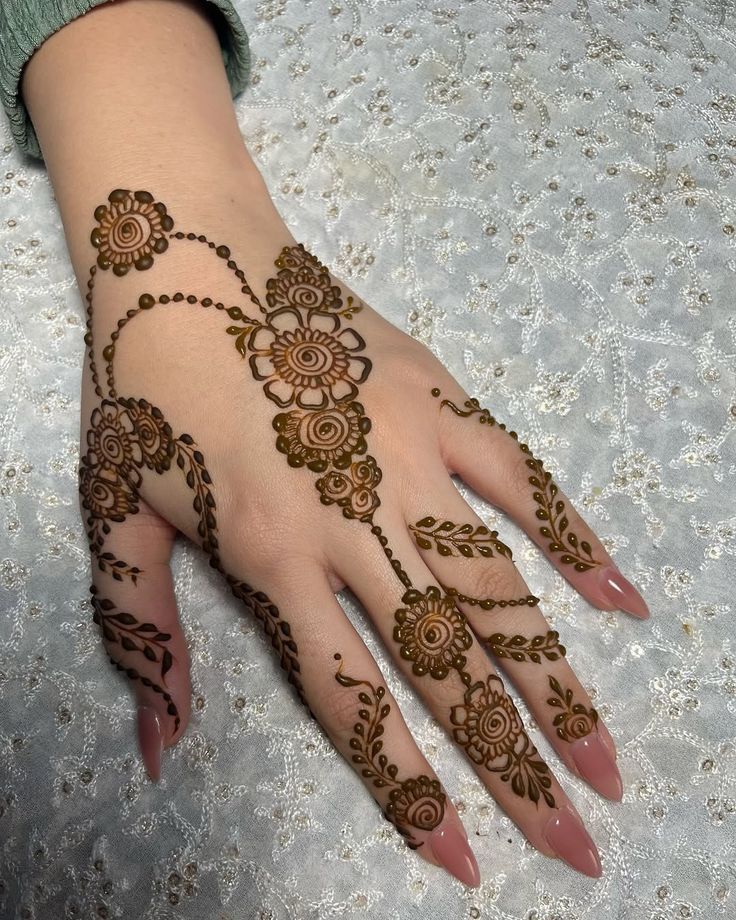 Karva Chauth Mehndi Design (15)