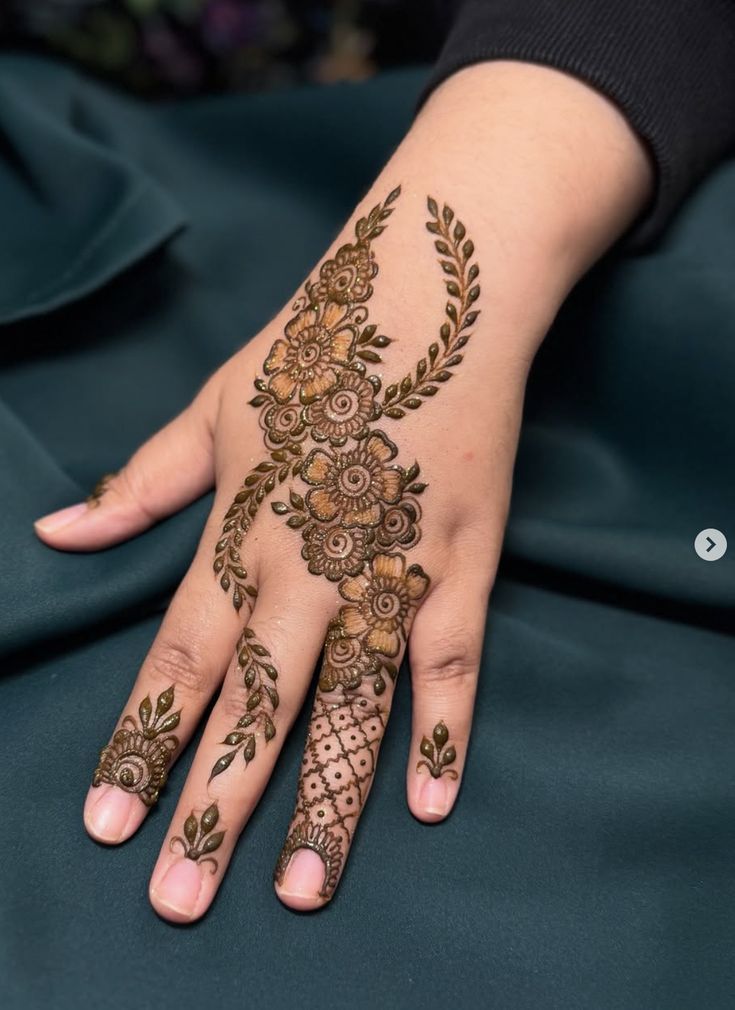 Karva Chauth Mehndi Design (17)