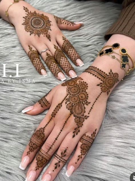Karva Chauth Mehndi Design (19)