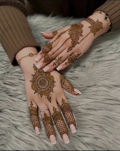 Karva Chauth Mehndi Design (20)