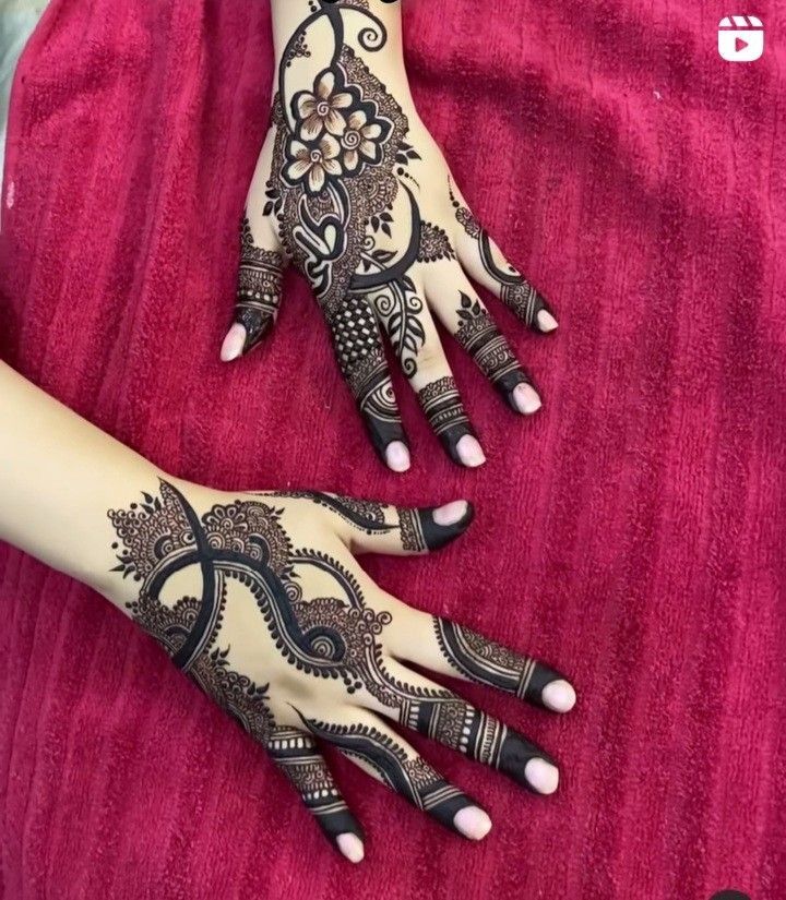 Karva Chauth Mehndi Design (30)