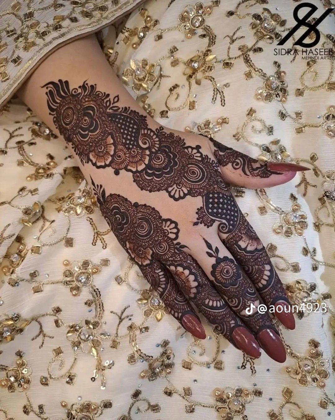 Karva Chauth Mehndi Design (33)