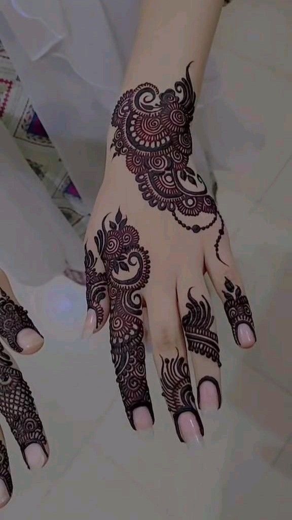Karva Chauth Mehndi Design (38)