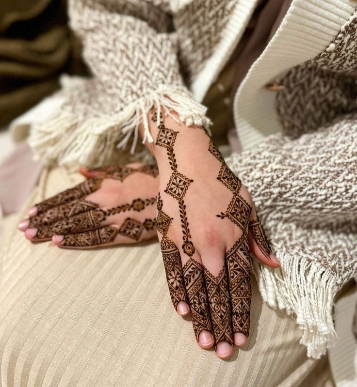 Karva Chauth Mehndi Design (4)