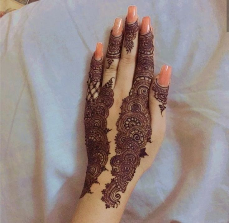 Karva Chauth Mehndi Design (43)