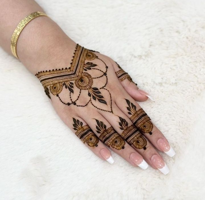 Karva Chauth Mehndi Design (50)