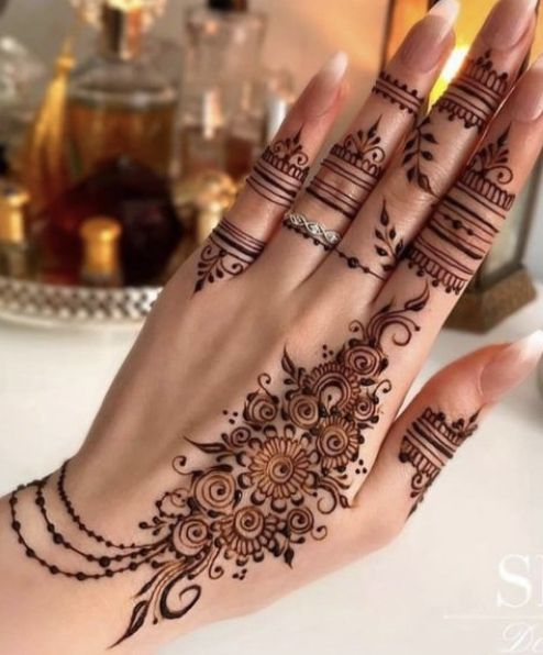 Karva Chauth Mehndi Design (8)