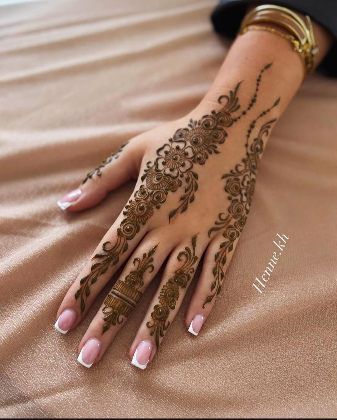 Mehndi Design Beautiful (16) Mehndi Design Beautiful (16)