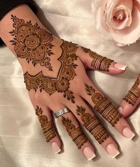 Mehndi Design Beautiful (17) Mehndi Design Beautiful (17)