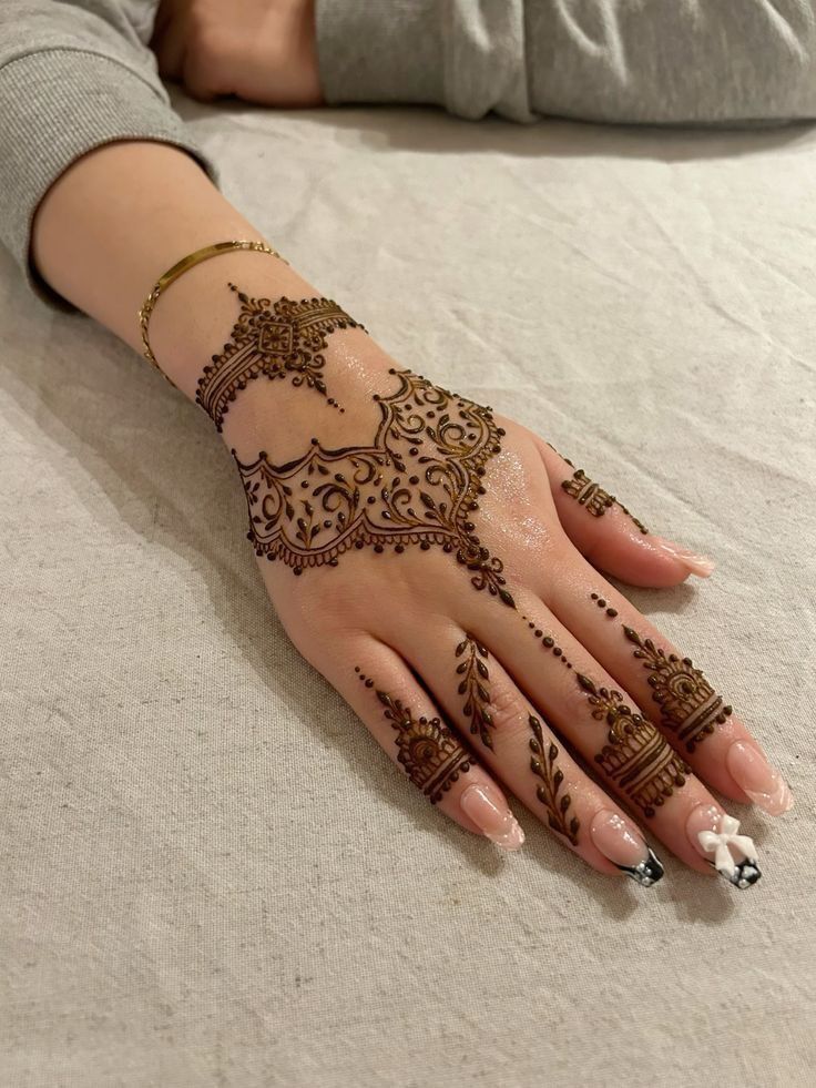 Mehndi Design Beautiful (18) Mehndi Design Beautiful (18)