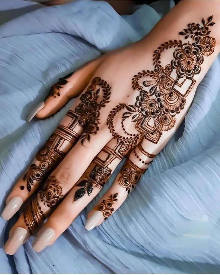 Mehndi Designs Royal (7)