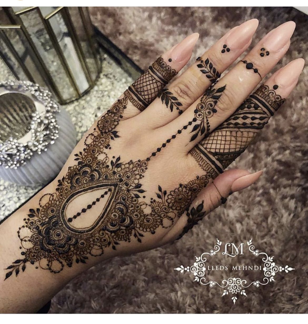Mehndi Designs Royal (8)