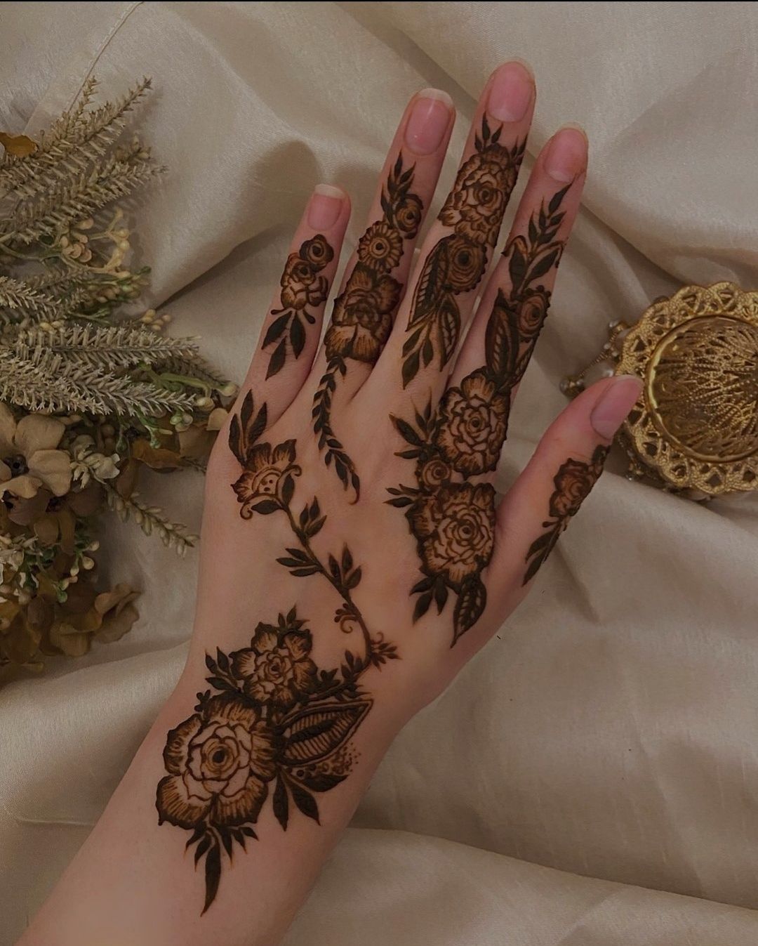 Modern Mehndi Design Full Hand (25)