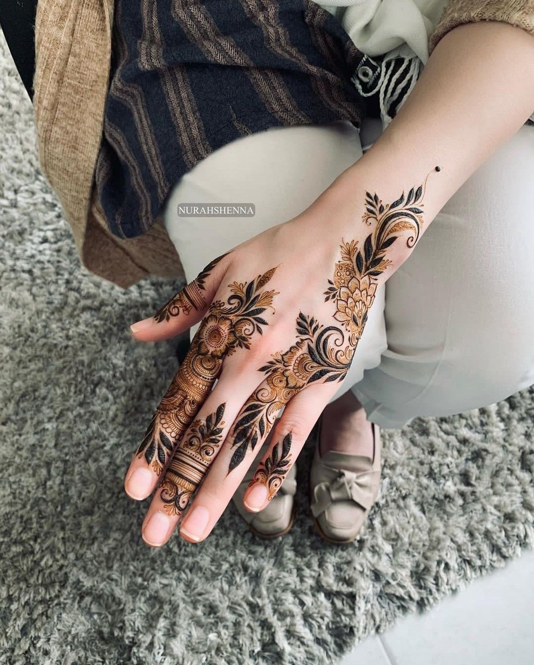 Modern Mehndi Design Full Hand (30)