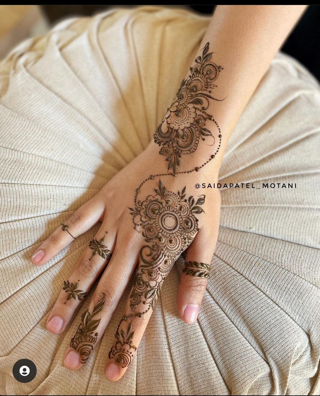 Modern Mehndi Design Full Hand (33)
