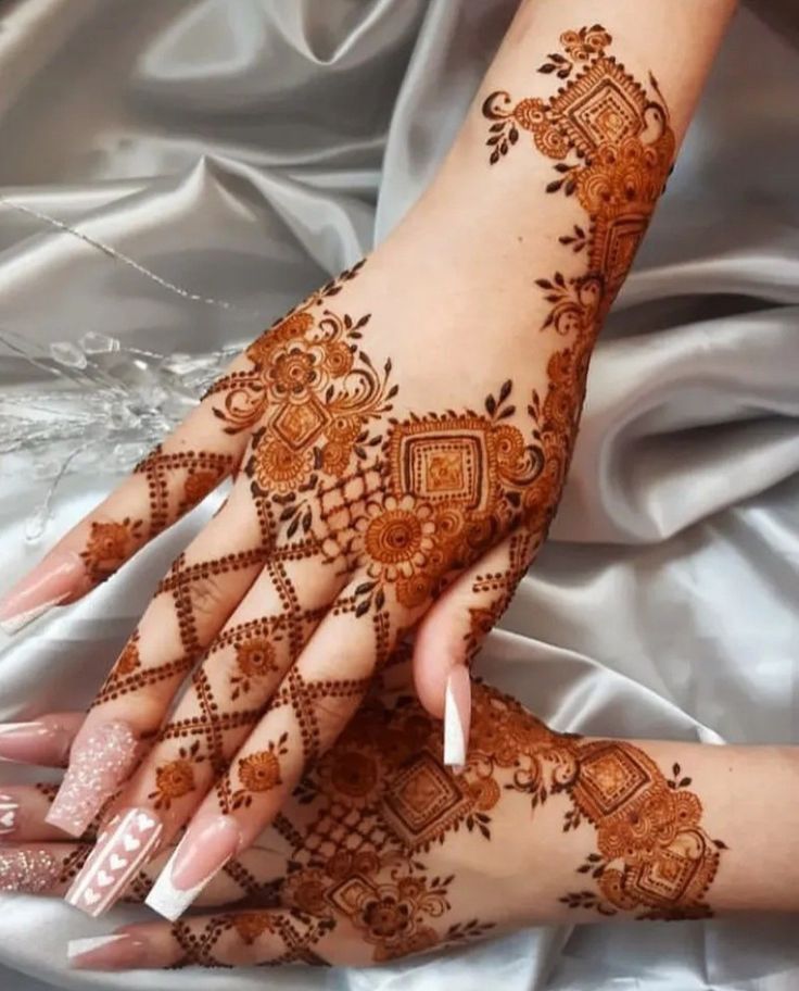 Modern Mehndi Design Full Hand (41)
