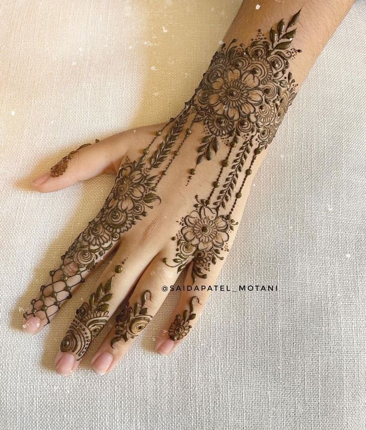 Modern Mehndi Design Full Hand (7)