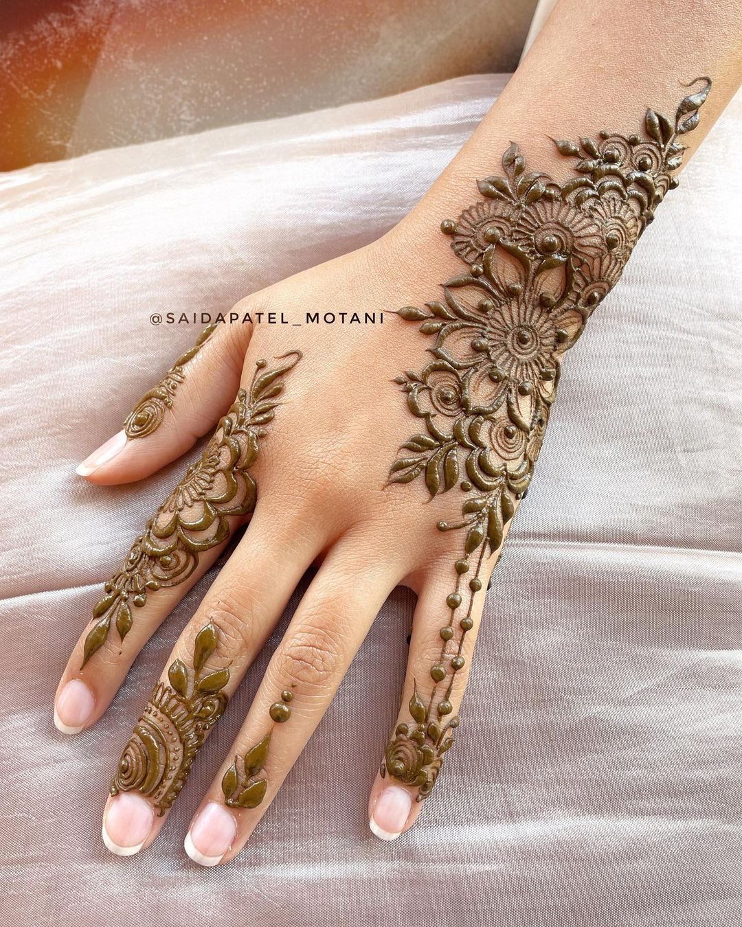 Modern Mehndi Design Full Hand (8)