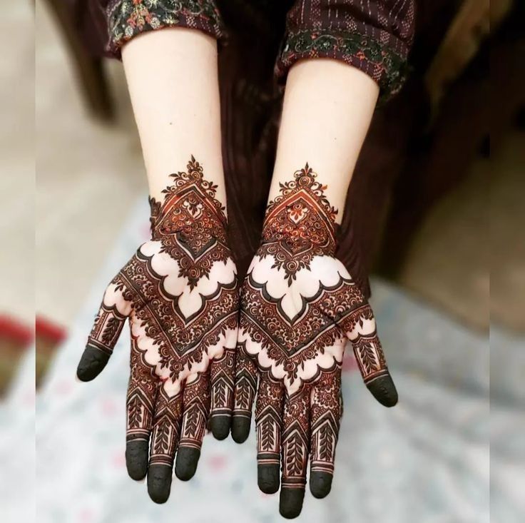 Punjabi Front Hand Mehndi Design (11) Punjabi Front Hand Mehndi Design (11)