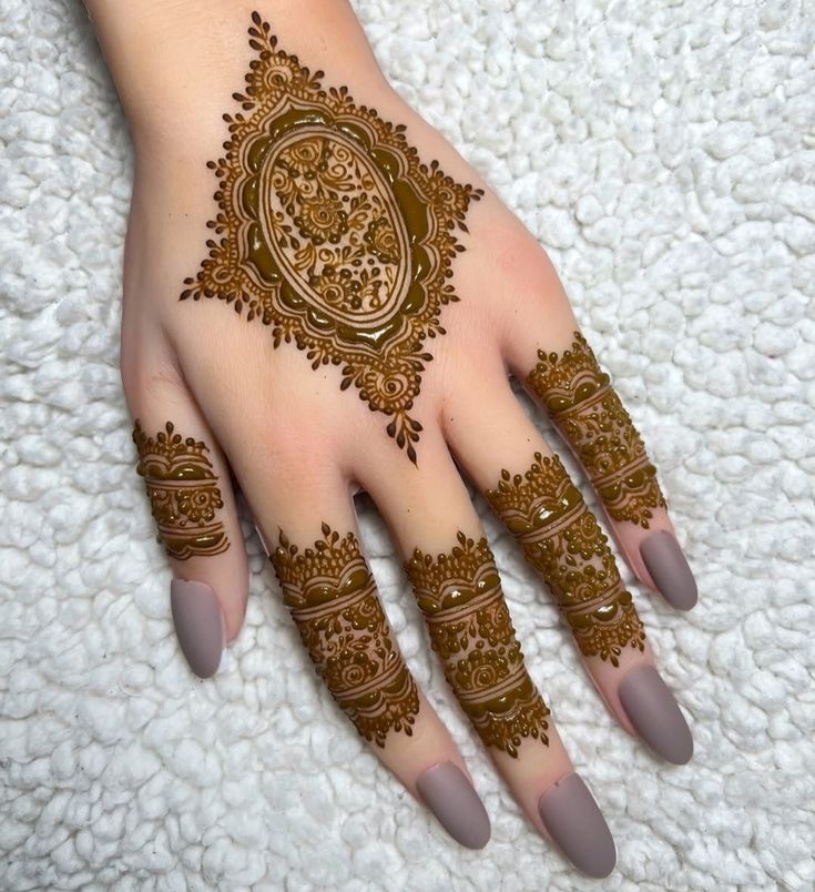 Punjabi Front Hand Mehndi Design (8) Punjabi Front Hand Mehndi Design (8)