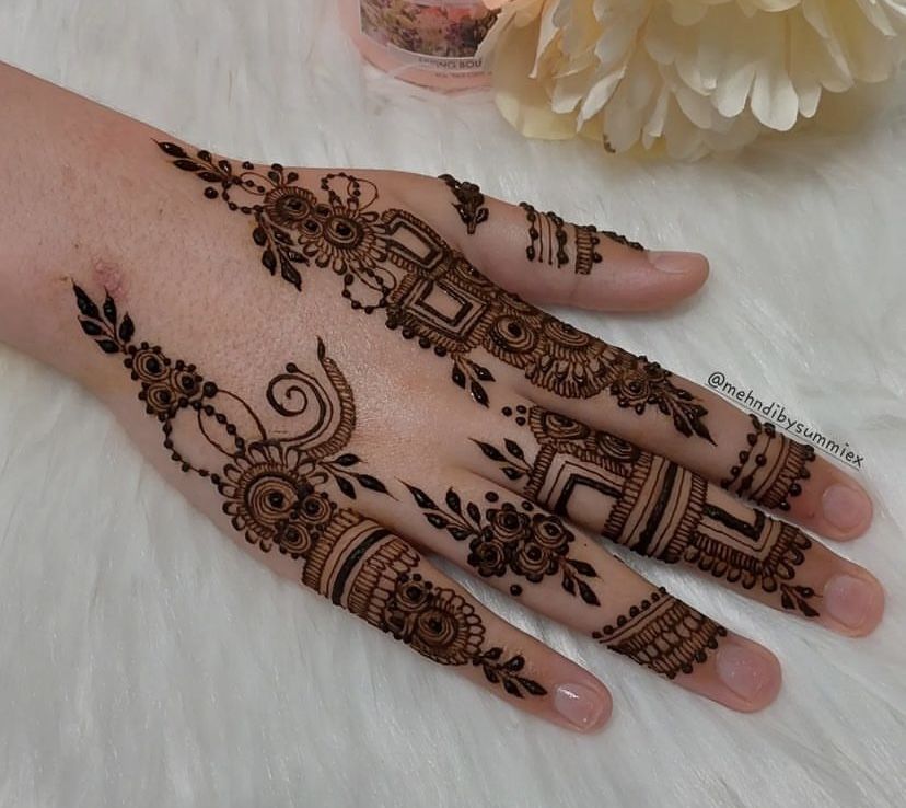 Royal Back Hand Mehndi Designs (9)