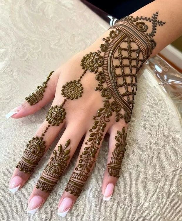 Royal Mehndi Designs Back Hand (1)
