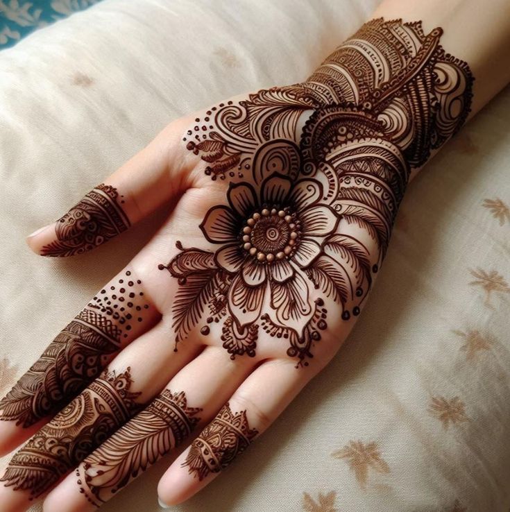 Royal Mehndi Designs Back Hand (24)