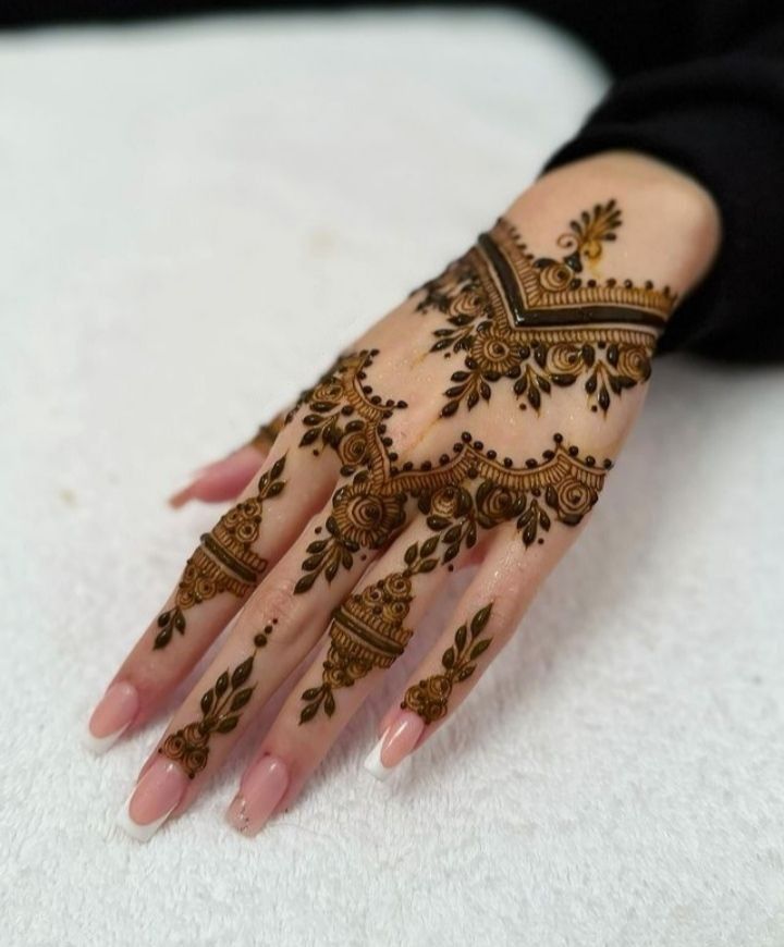 Simple Mehndi Design Photos (2)