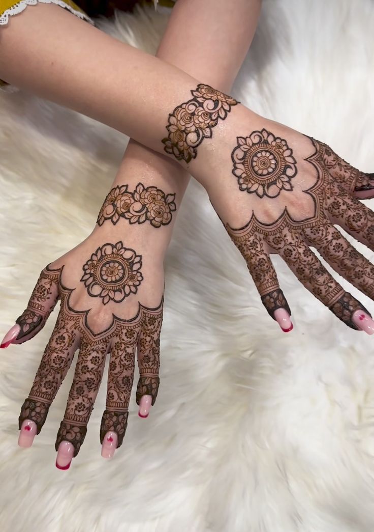 Simple Mehndi Design Photos (31)