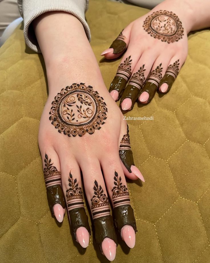 Simple Mehndi Design Photos (34)