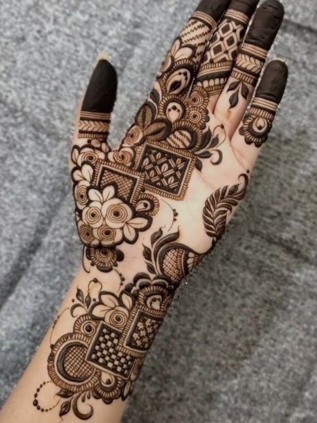 Stylish Hand Mehndi Design (1)