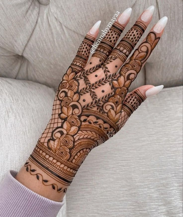 Stylish Hand Mehndi Design (14)