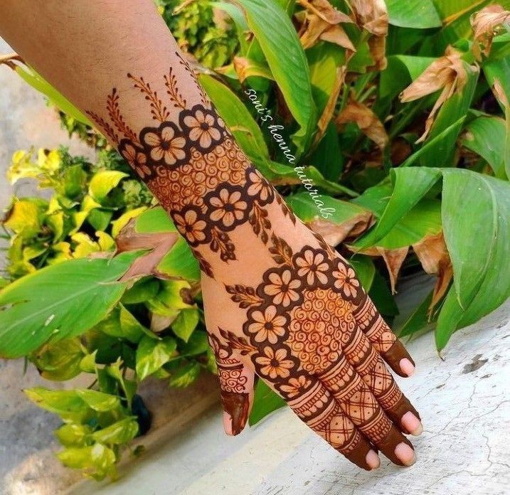 Stylish Hand Mehndi Design (24)