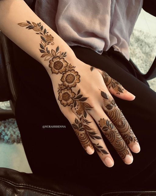Stylish Hand Mehndi Design (4)