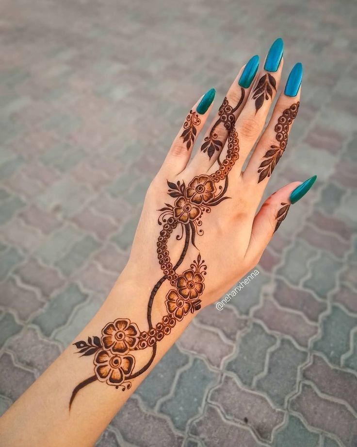 Stylish Hand Mehndi Design (5)