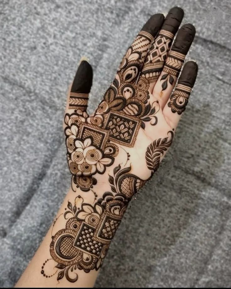 Unique Royal Front Hand Mehndi Design (8)