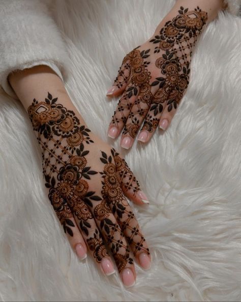 Very Easy Arabic Mehndi Design (15)
