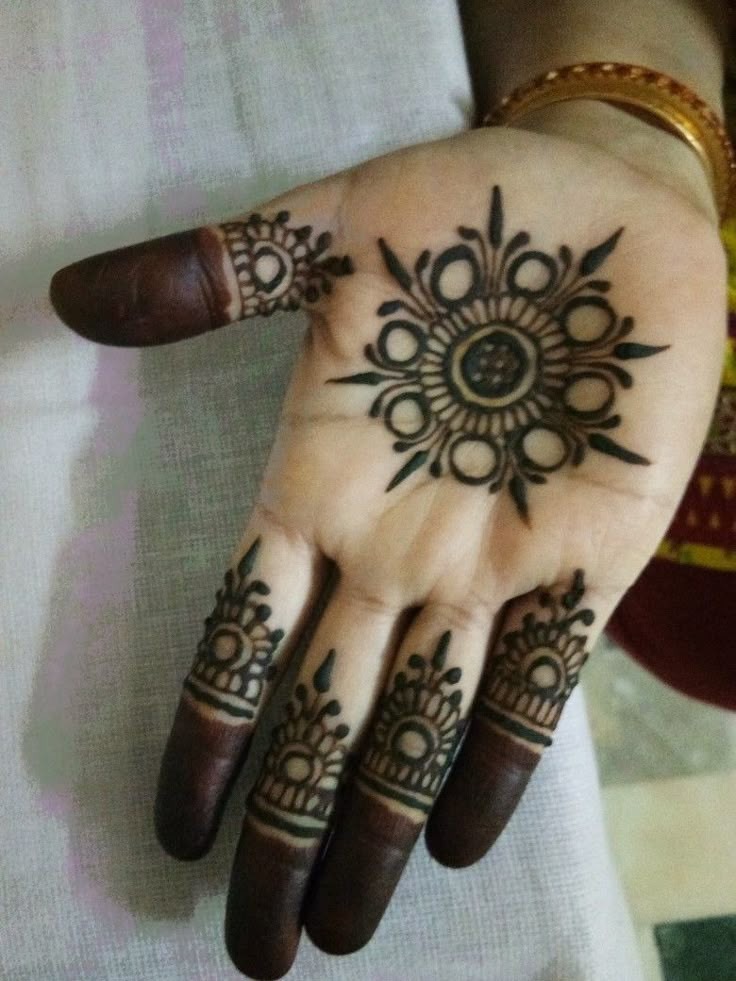 girl simple mehndi designs for kids