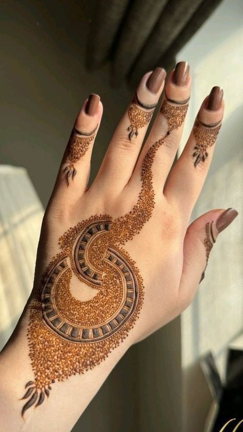 imgi 21 simple mehndi design front hand 1