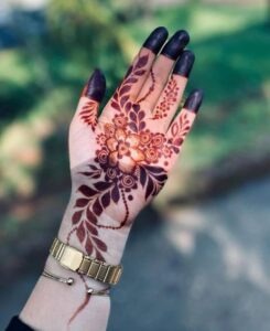 imgi 300 arabic front hand stylish front hand simple mehndi design 1 245x300