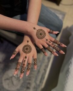 imgi 400 chand simple mehndi design stylish front hand 1 240x300