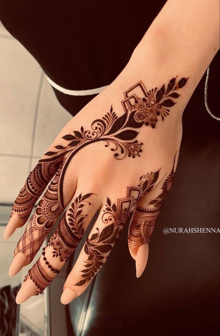 royal back hand mehndi design