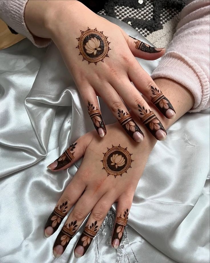 stylish simple mehndi design